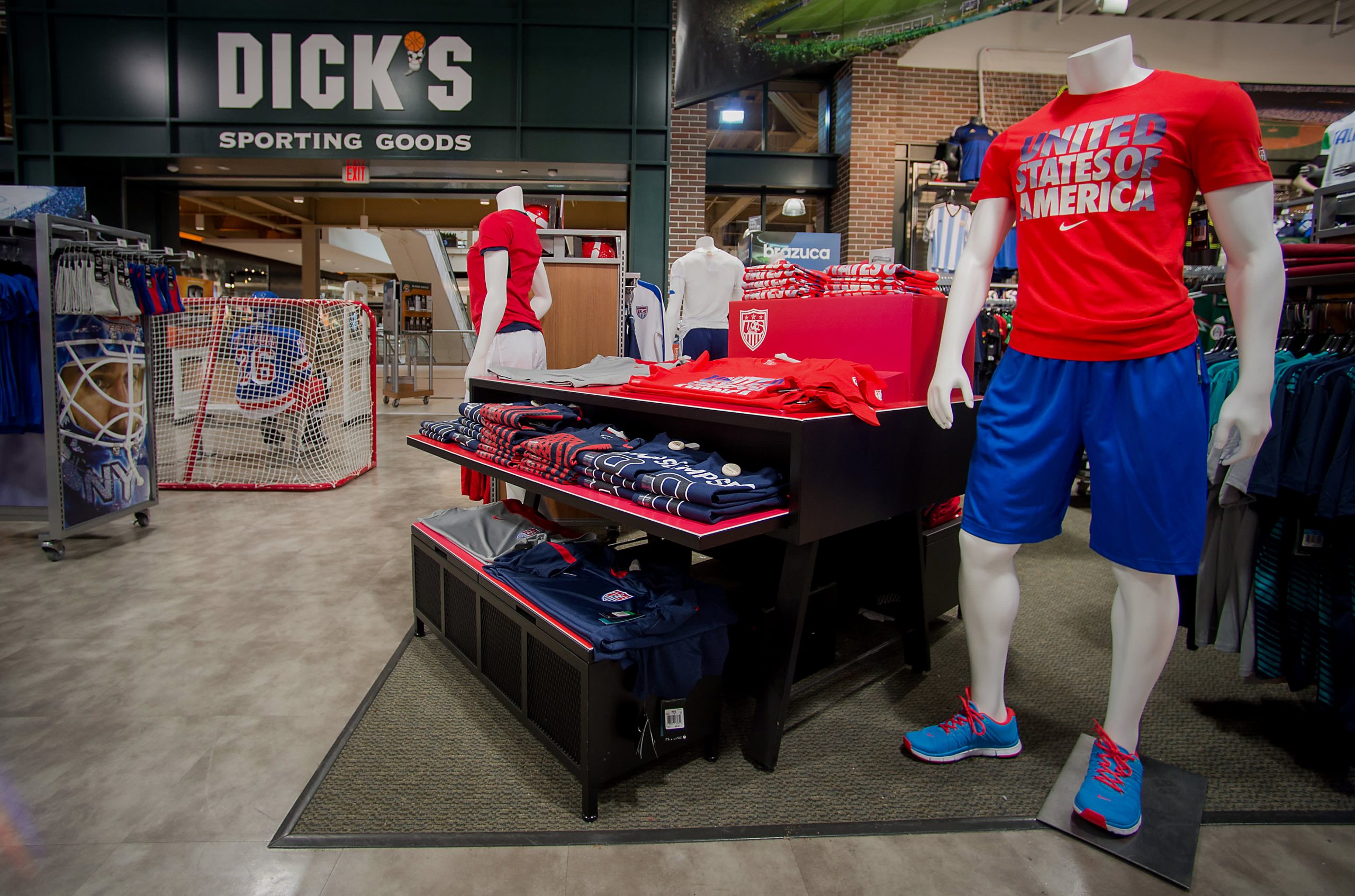 Dick’s Sporting Items picks Instacart for same-day supply