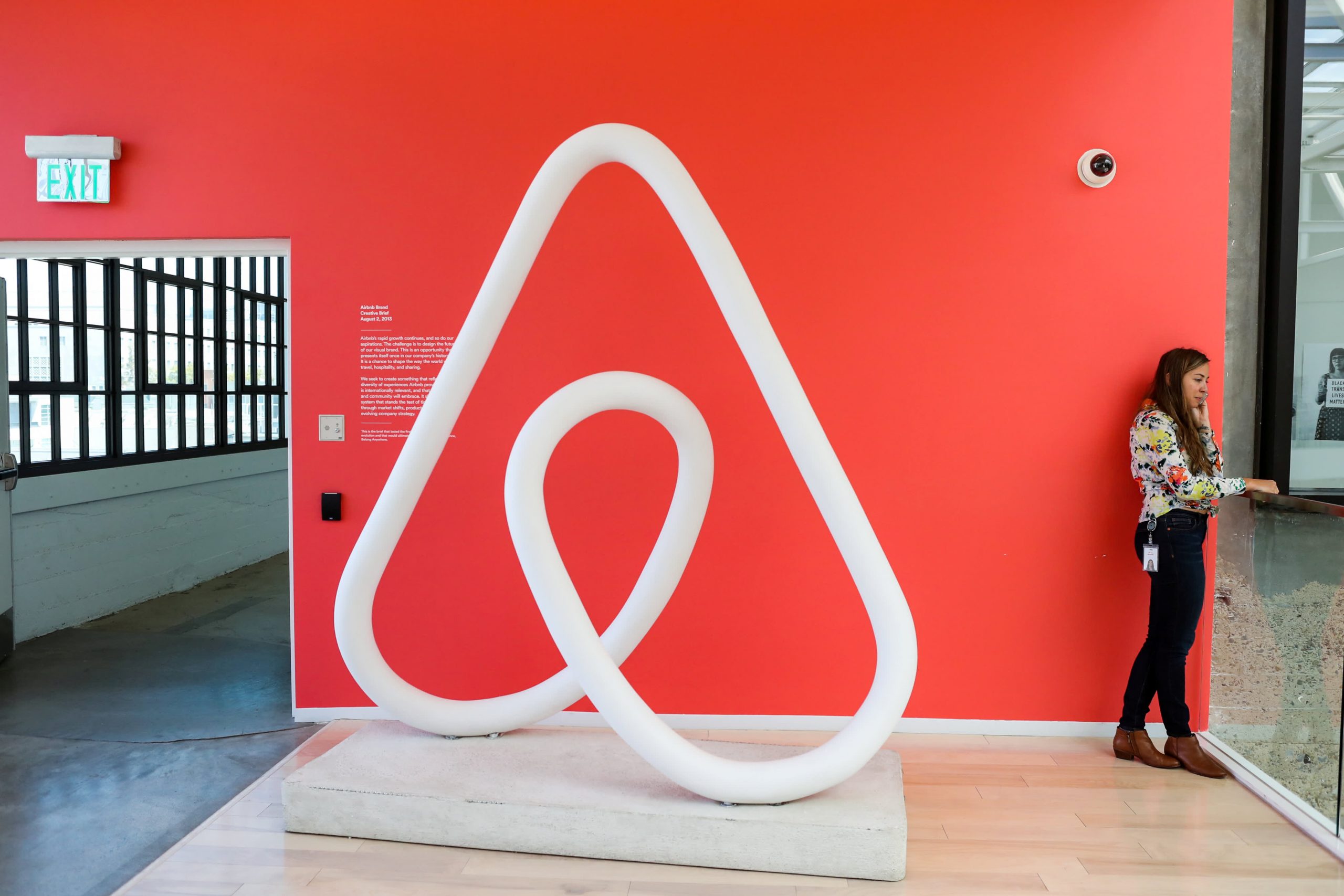 Airbnb hosts revenue from IPO pop, spreading wealth past buyers