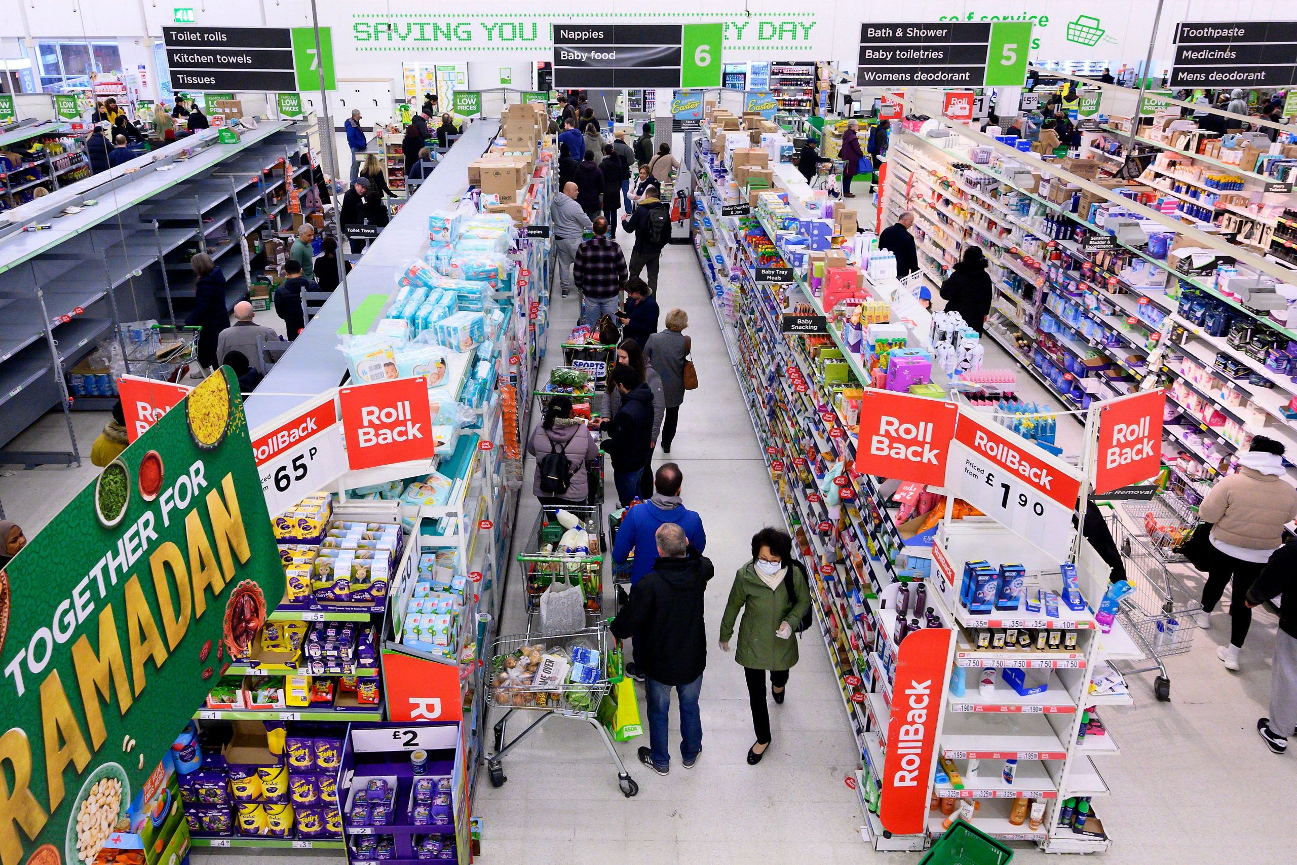 UK supermarkets stockpile meals; customers informed to not hoard