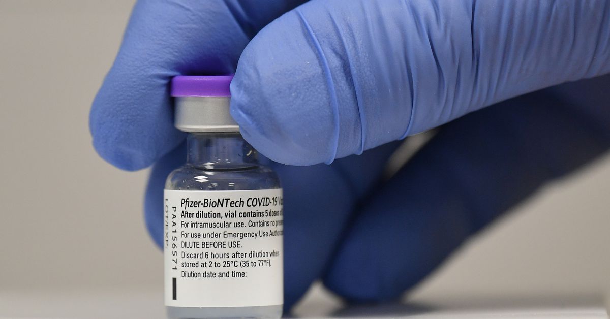 The Covid-19 vaccine’s 2 massive challenges The Covid-19 vaccine’s 2 massive challenges