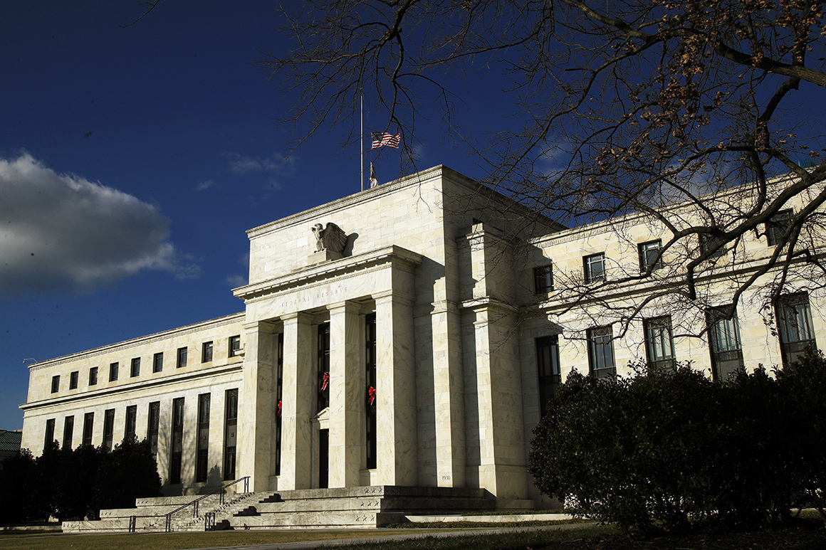 Fed warns U.S. financial restoration is weakening