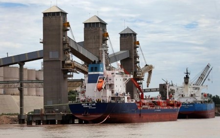 Argentine grains strike to finish after briefly shutting some ports -union