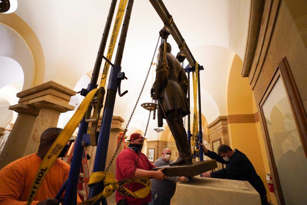 Robert E. Lee statue faraway from Capitol