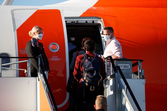 EasyJet cabin crew to assist with UK vaccination programme
