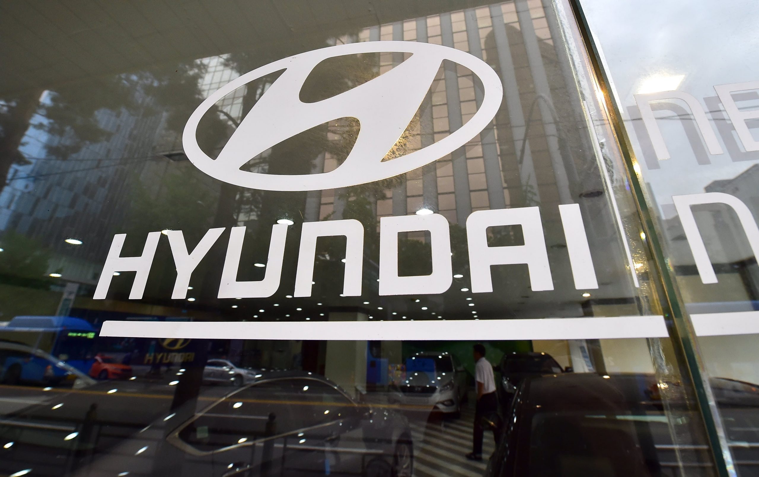 Hyundai, Kia shares fall; say not in talks to develop Apple automotive