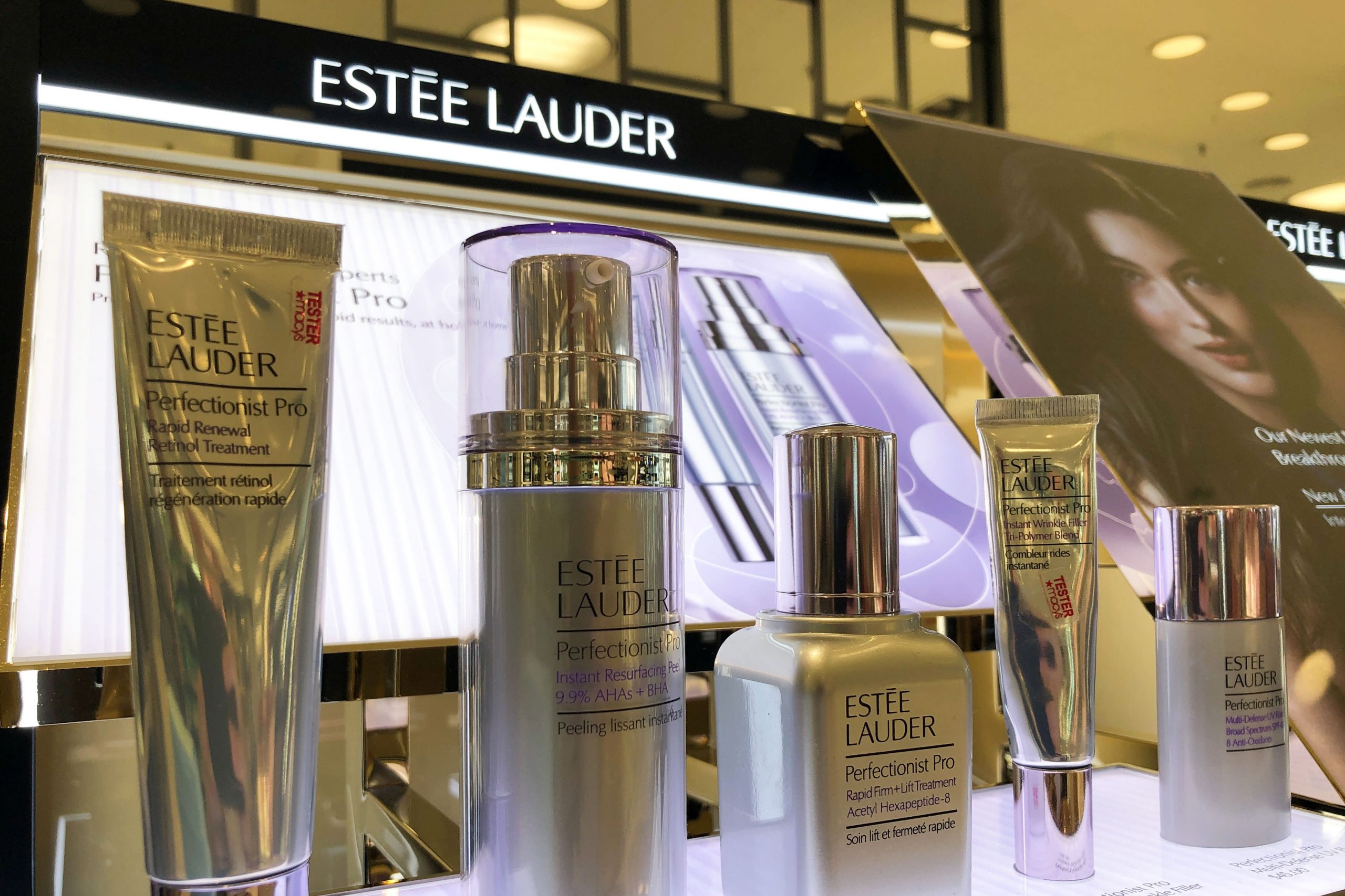 Estee Lauder snaps three straight quarters of gross sales declines