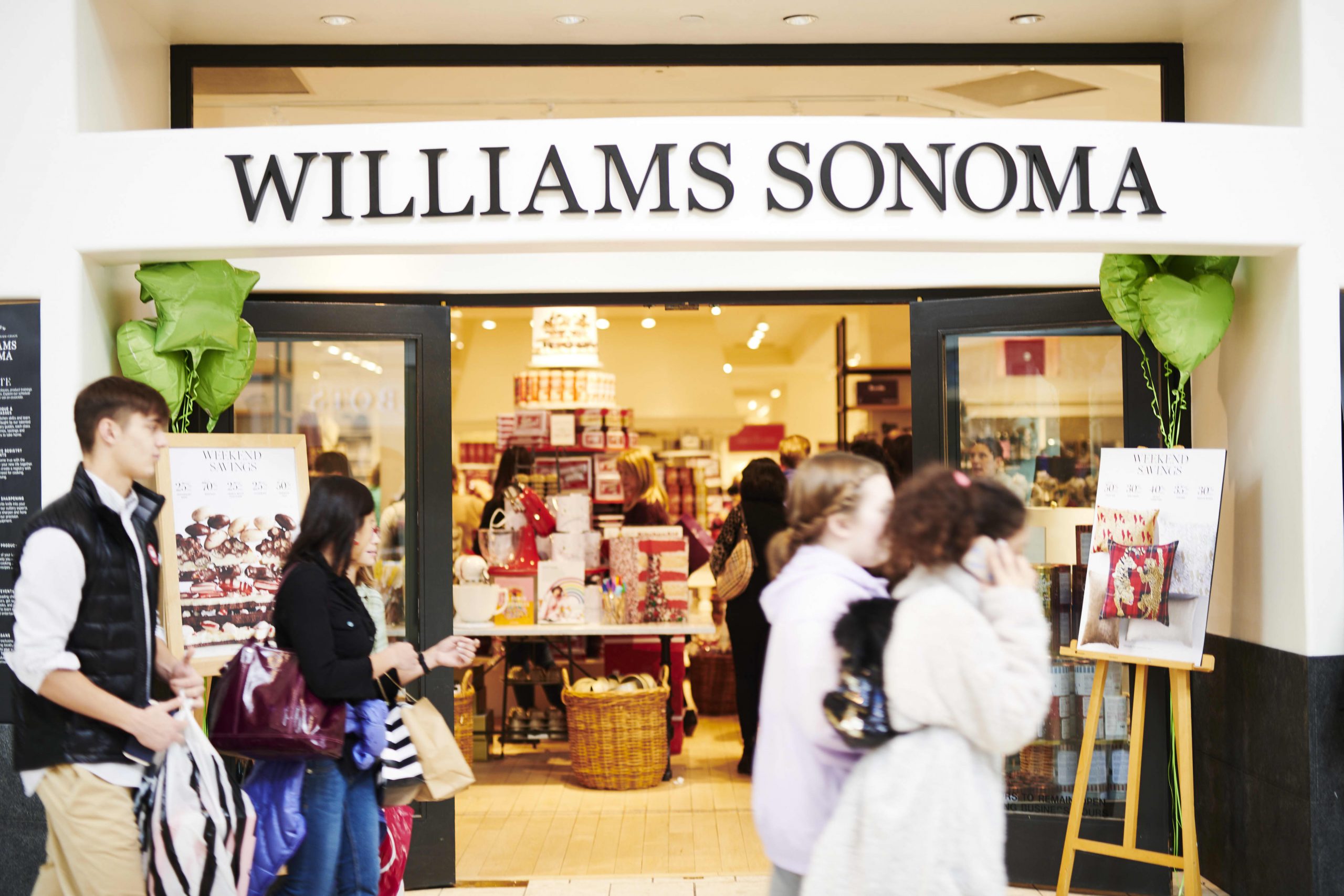 Williams-Sonoma to ride holiday entertaining trend