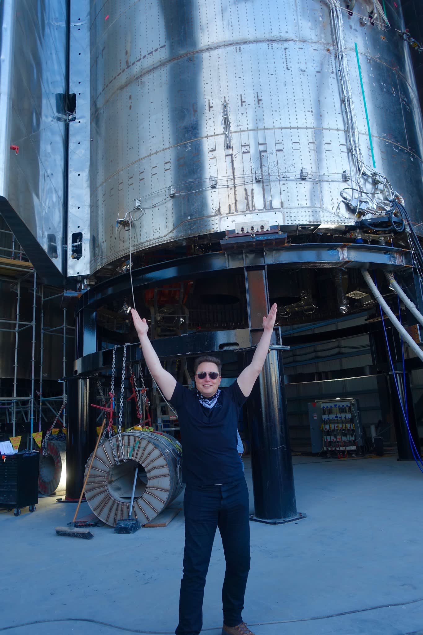 Elon Musk’s SpaceX raised $850 million at $419.99 a share