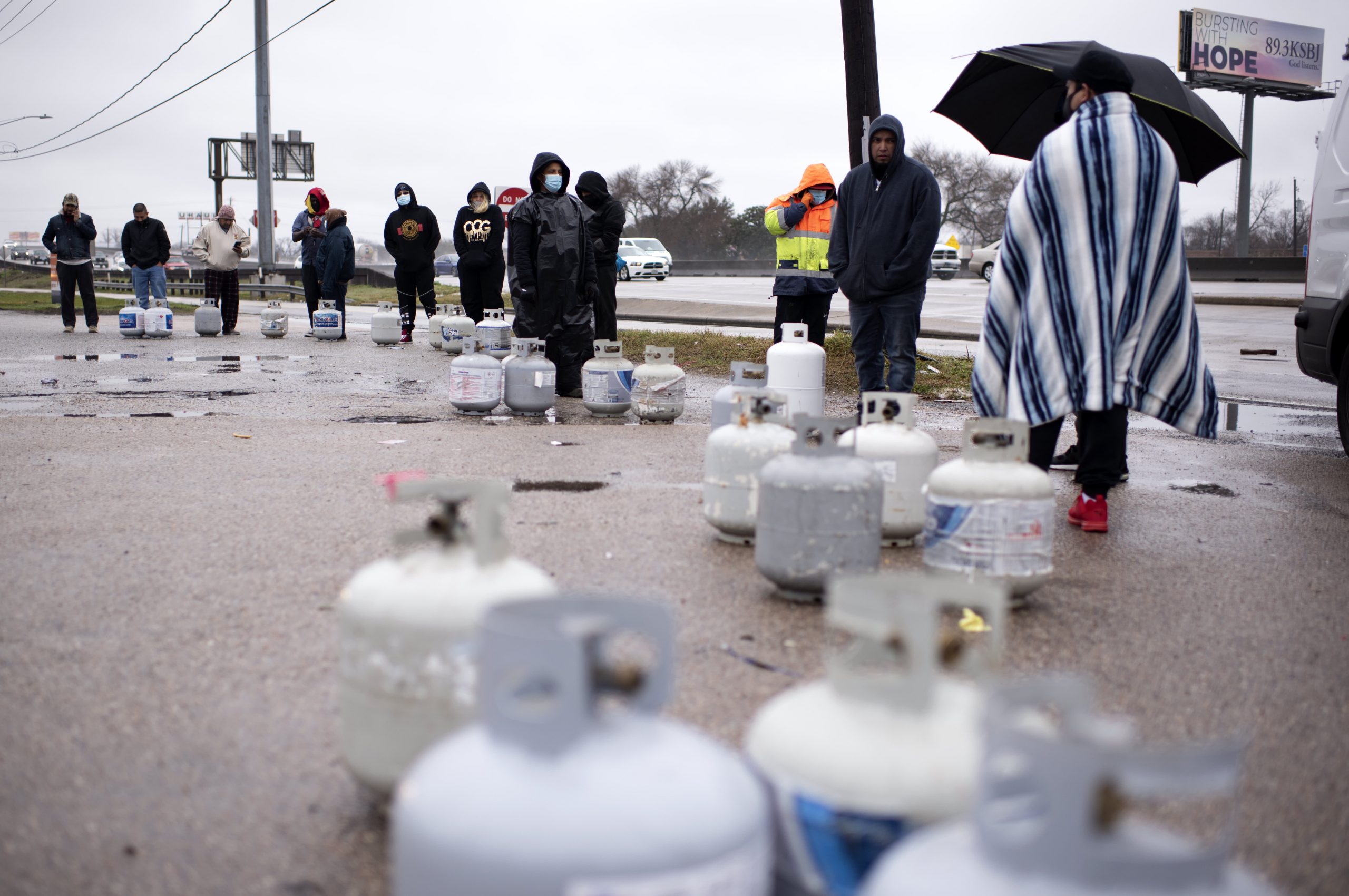 Texas outages hit water provides as hundreds wrestle with out energy a 4th day