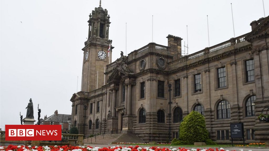 South Tyneside councillor censured for 'nasty excuse for a girl' remark