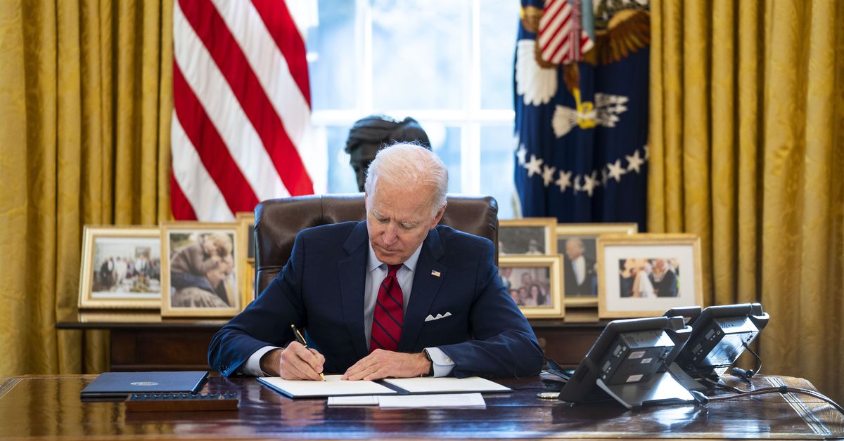 Biden partially lifts Trump’s pandemic-related inexperienced card ban