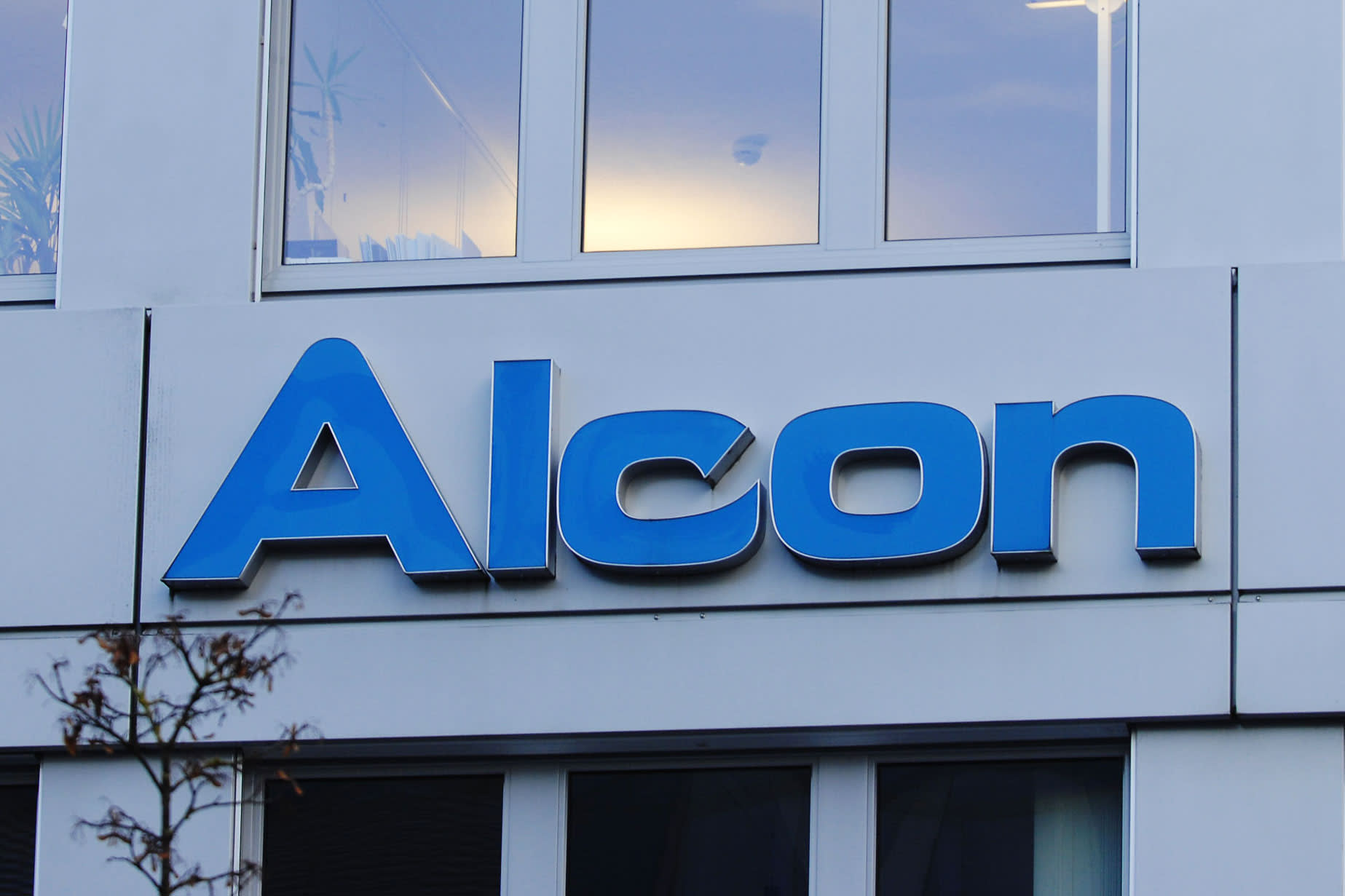 Why prime analysts are betting on shares like Alcon & Upstart