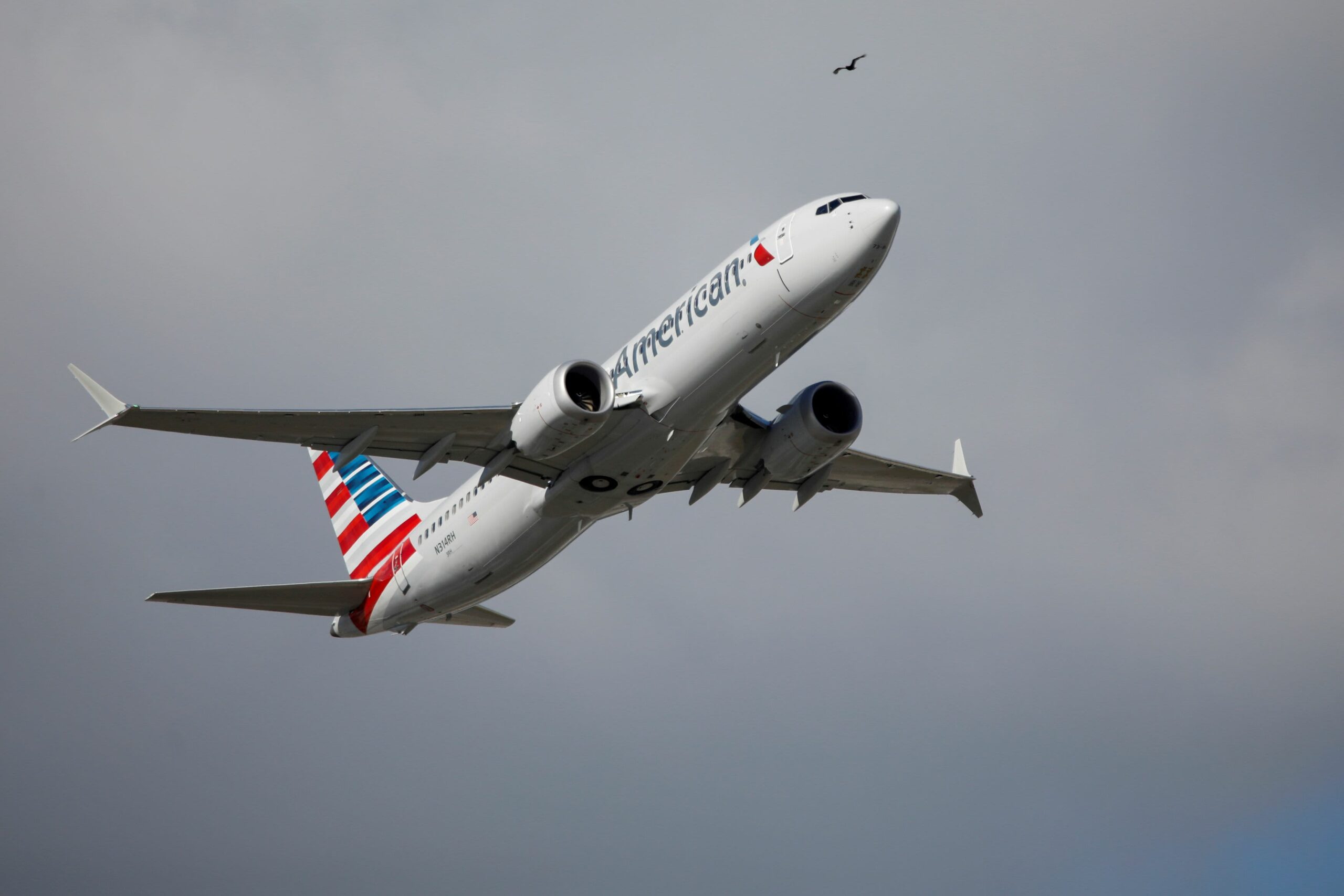 American Airways plans $5 billion bond sale backed by frequent flyer program