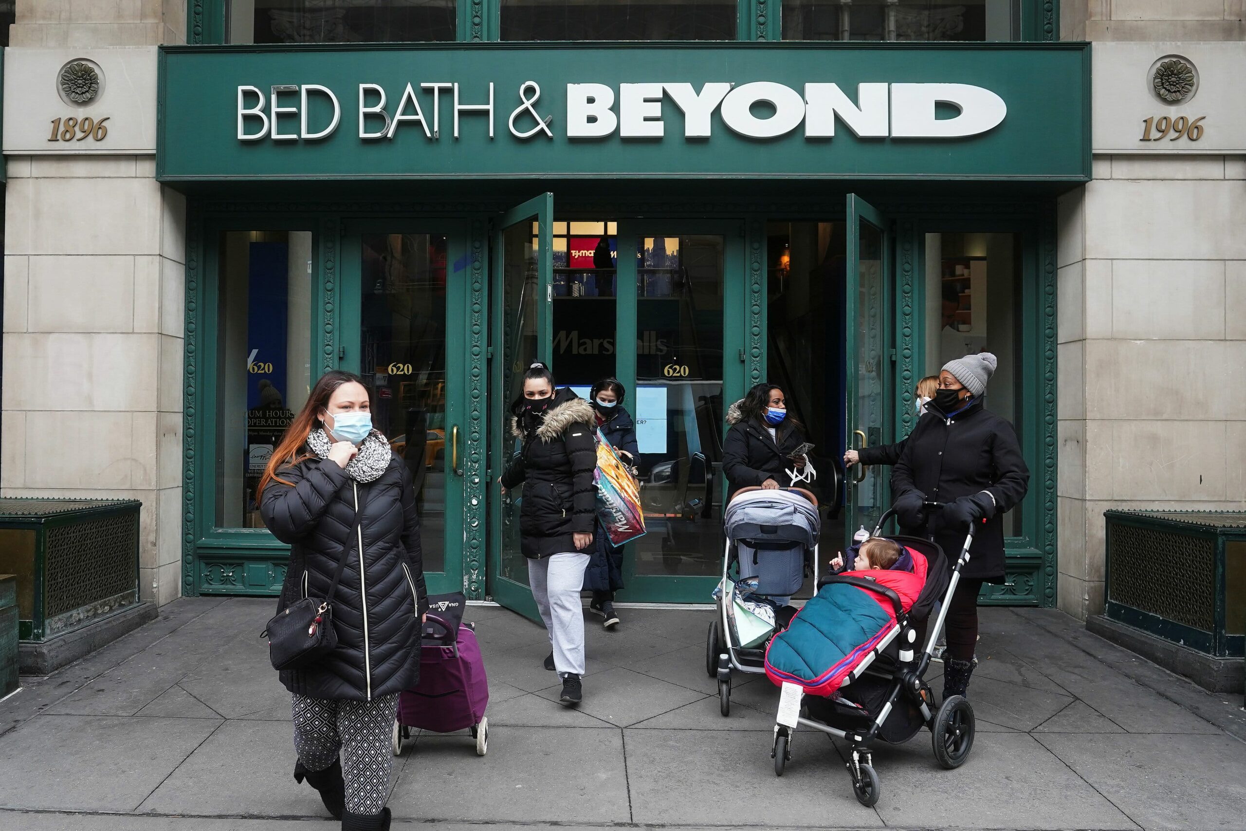 Bed Bath & Beyond (BBBY) shares tank on supply chain issues