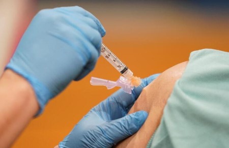 POLL-Individuals help proscribing unvaccinated folks from workplaces, journey