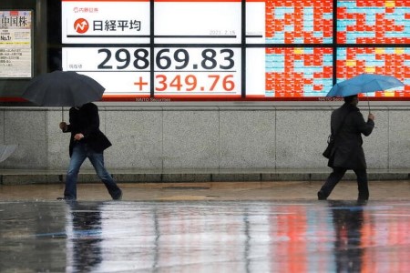 Japanese shares achieve on restoration hopes, Topix at 20-year excessive