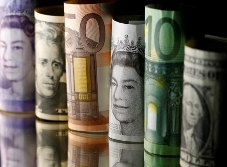 BUZZ-COMMENT-Constructive bond strikes will yield constructive FX strikes