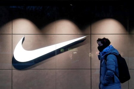 Nike set to beat short-term transport woes, most analysts say