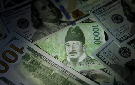 EMERGING MARKETS-Asia’s rising currencies held decrease by firmer greenback