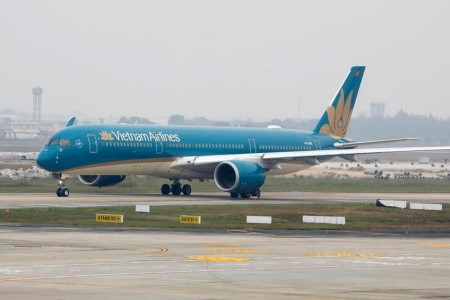 Vietnam sentences flight attendant for spreading coronavirus