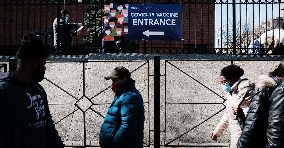 Fauci: The partisan divide on taking the Covid-19 vaccine makes “completely no sense”