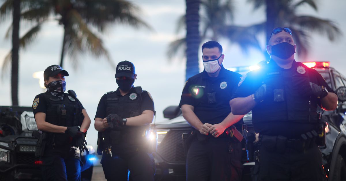 Miami Seaside imposes a spring break curfew amid crowding and Covid-19 issues