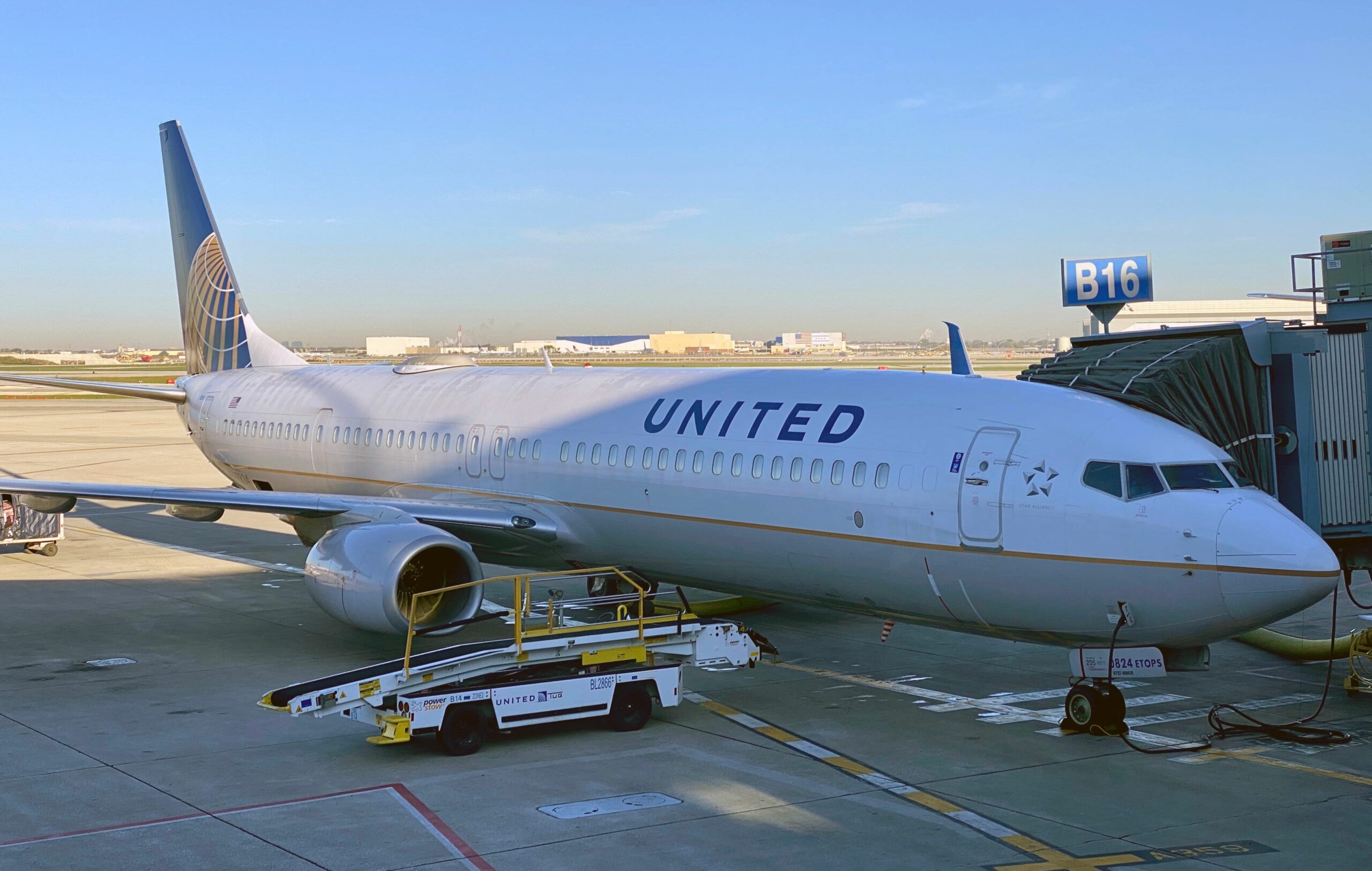 United Airways tumbles 9% as enterprise and worldwide journey restoration nonetheless far off
