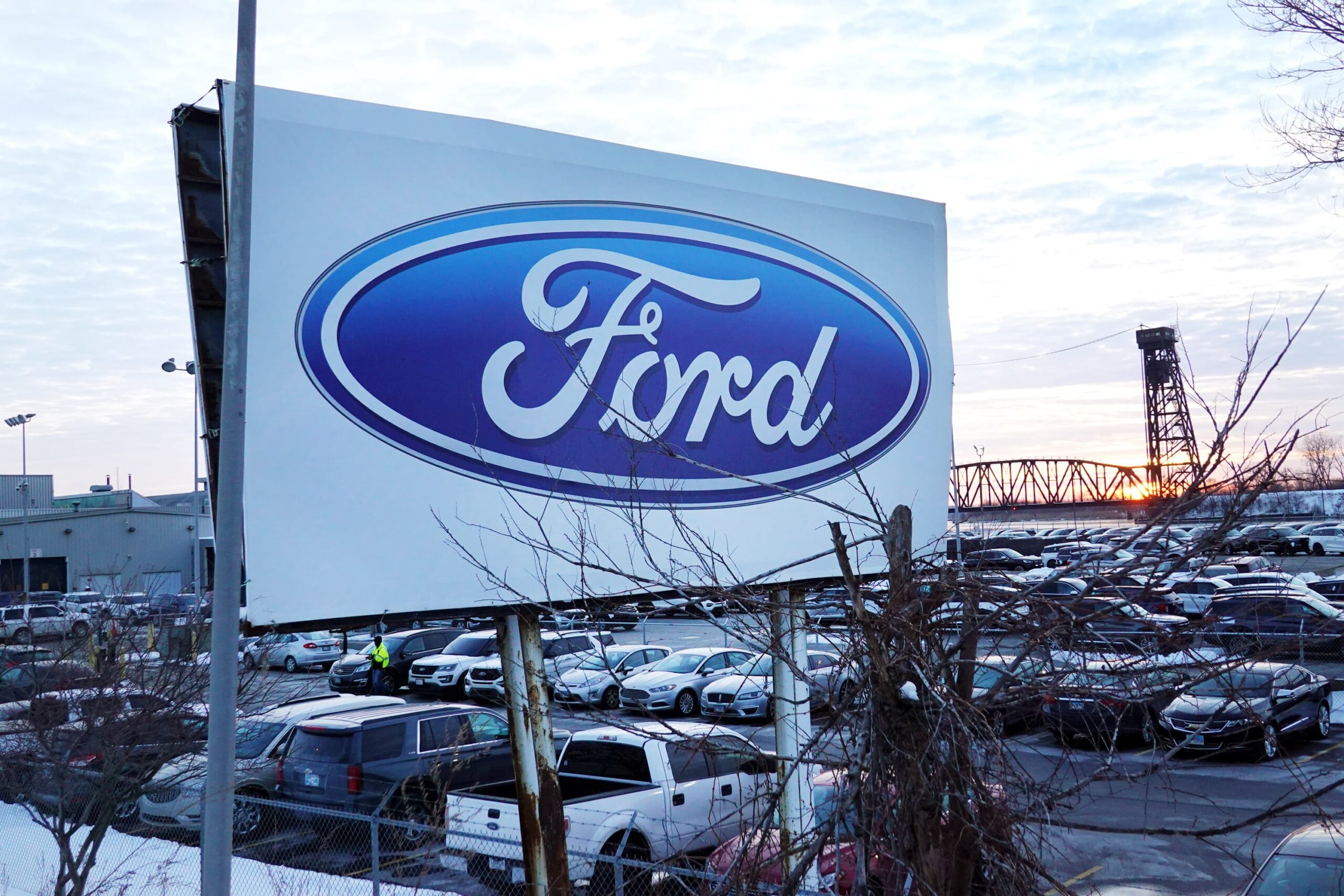 Jim Cramer backs Ford to outperform restoration favorites
