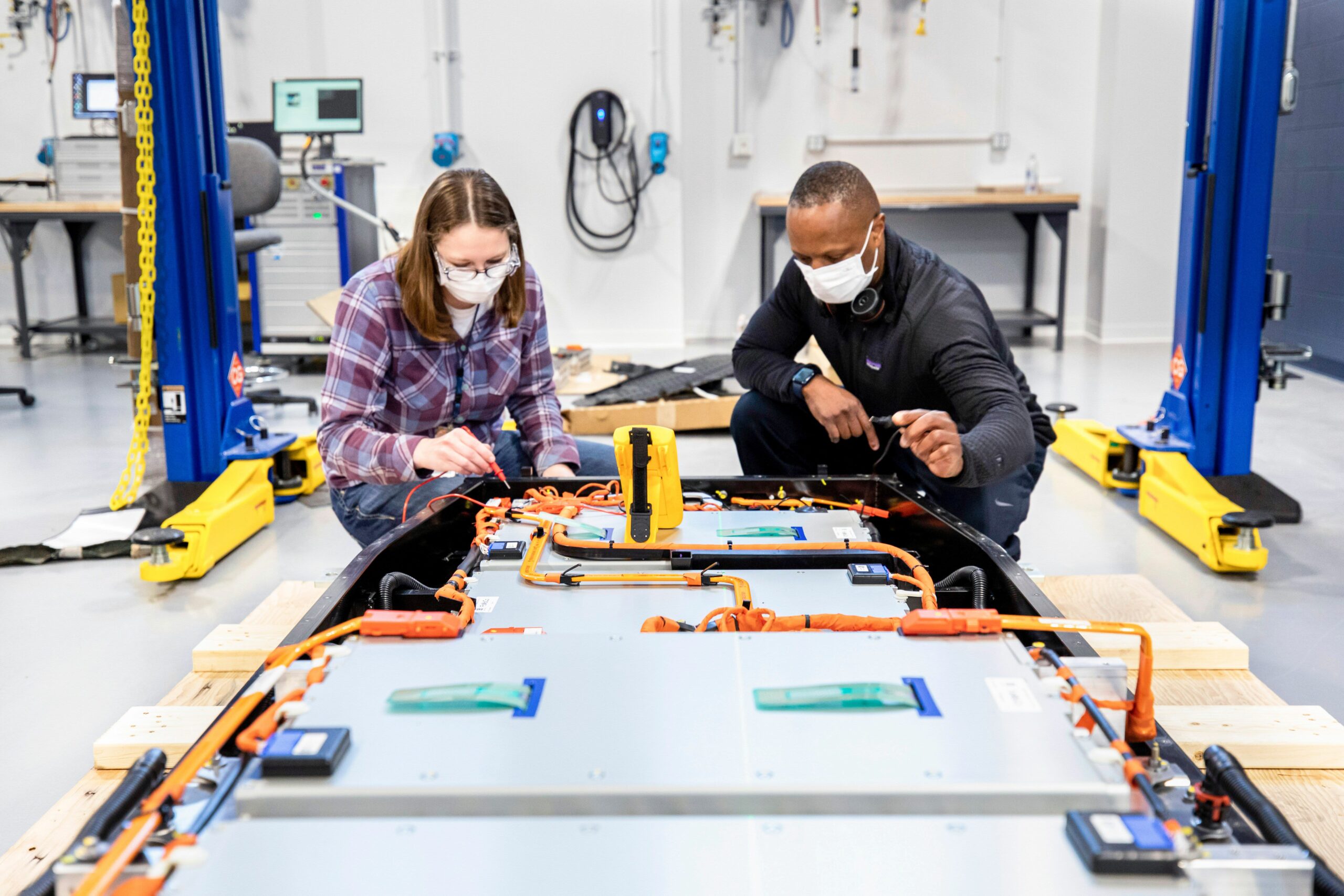 Ford publicizes three way partnership to fabricate EV battery cells in U.S.
