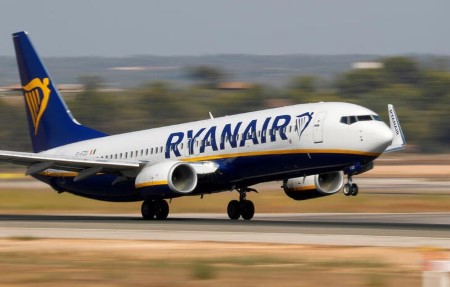 Ryanair narrows loss forecast for yr to end-March