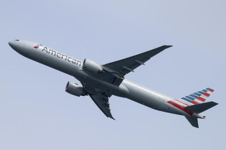American Airways expects first-quarter income to plunge 62% vs 2019