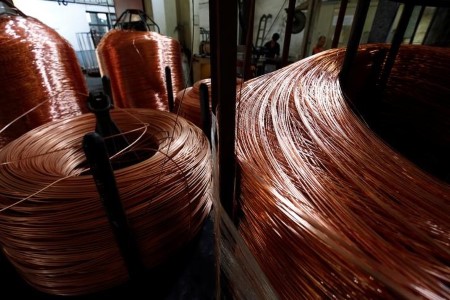 METALS-Copper rises on world financial restoration hopes