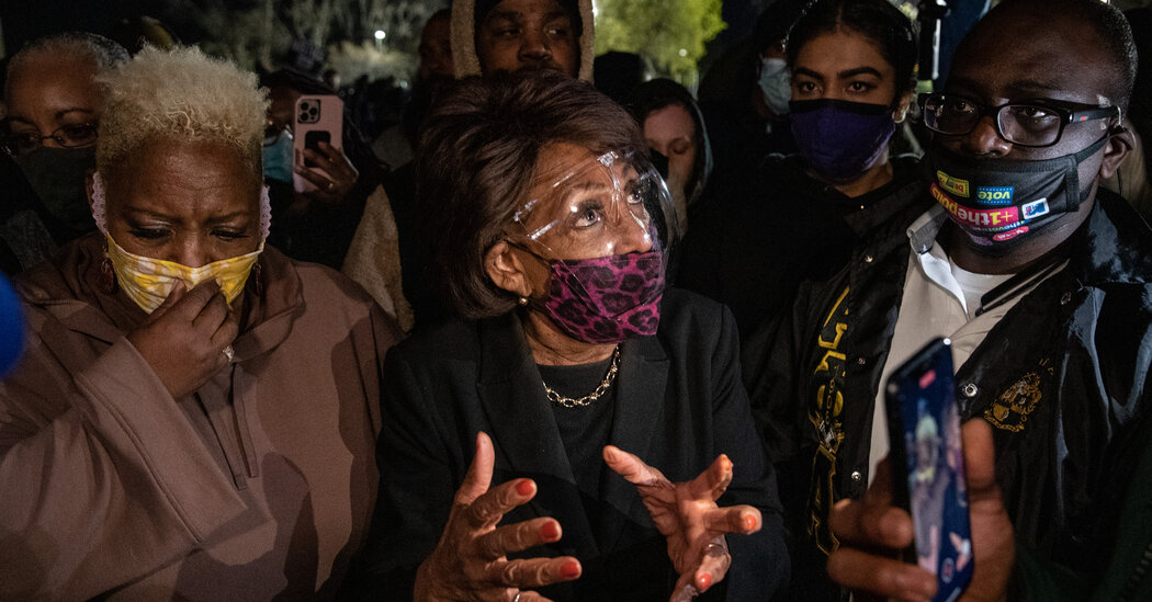Home Democrats Defeat G.O.P. Try to Censure Maxine Waters