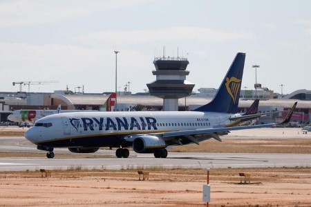 Ryanair set to boost $1.5 billion from five-year bond sale
