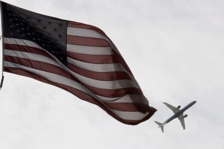 ANALYSIS-Pilot coaching puzzle checks U.S. airways as journey takes off