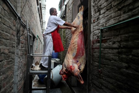 Argentina suspends 12 beef export operations as battle over ban deepens