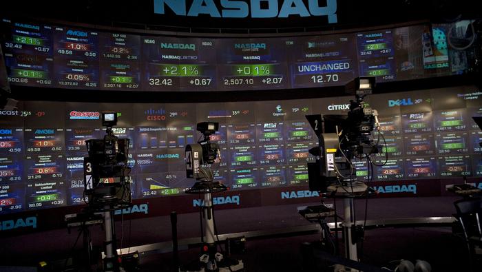 Nasdaq 100 Sits in Positive Territory as Apple Earnings Come into Focus