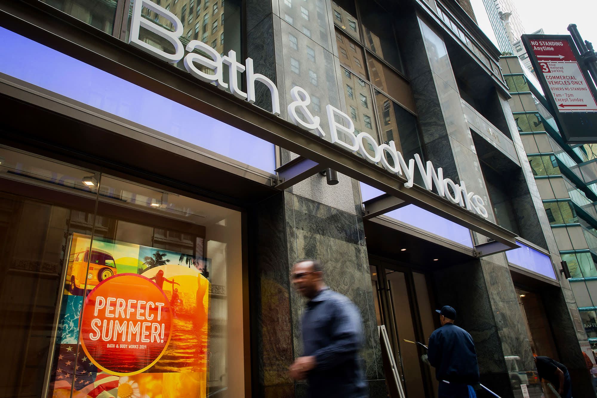 Victoria’s Secret reportedly borrows $500 million to finance break up from Bathtub & Physique Works