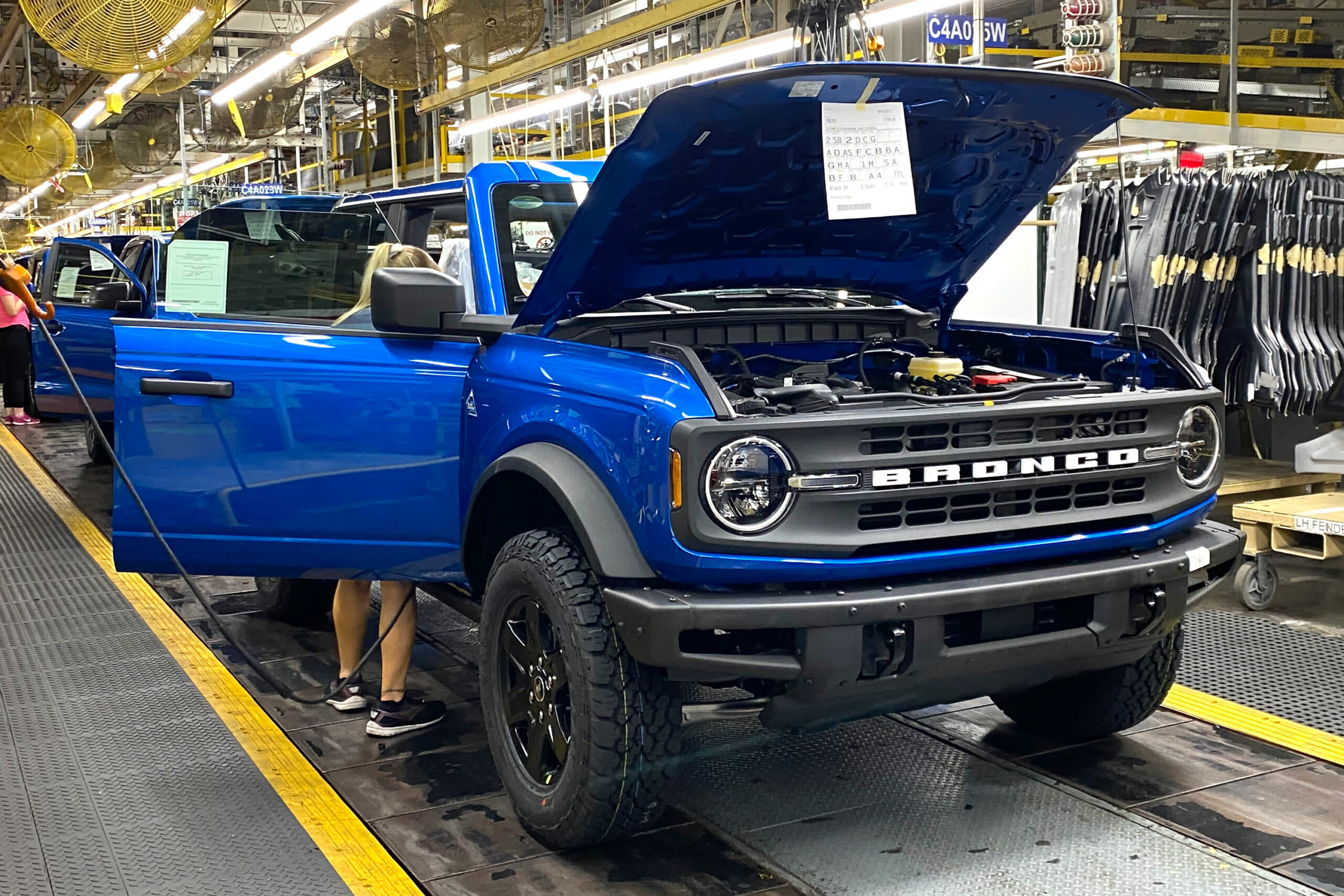 Ford begins transport Bronco SUVs for customers