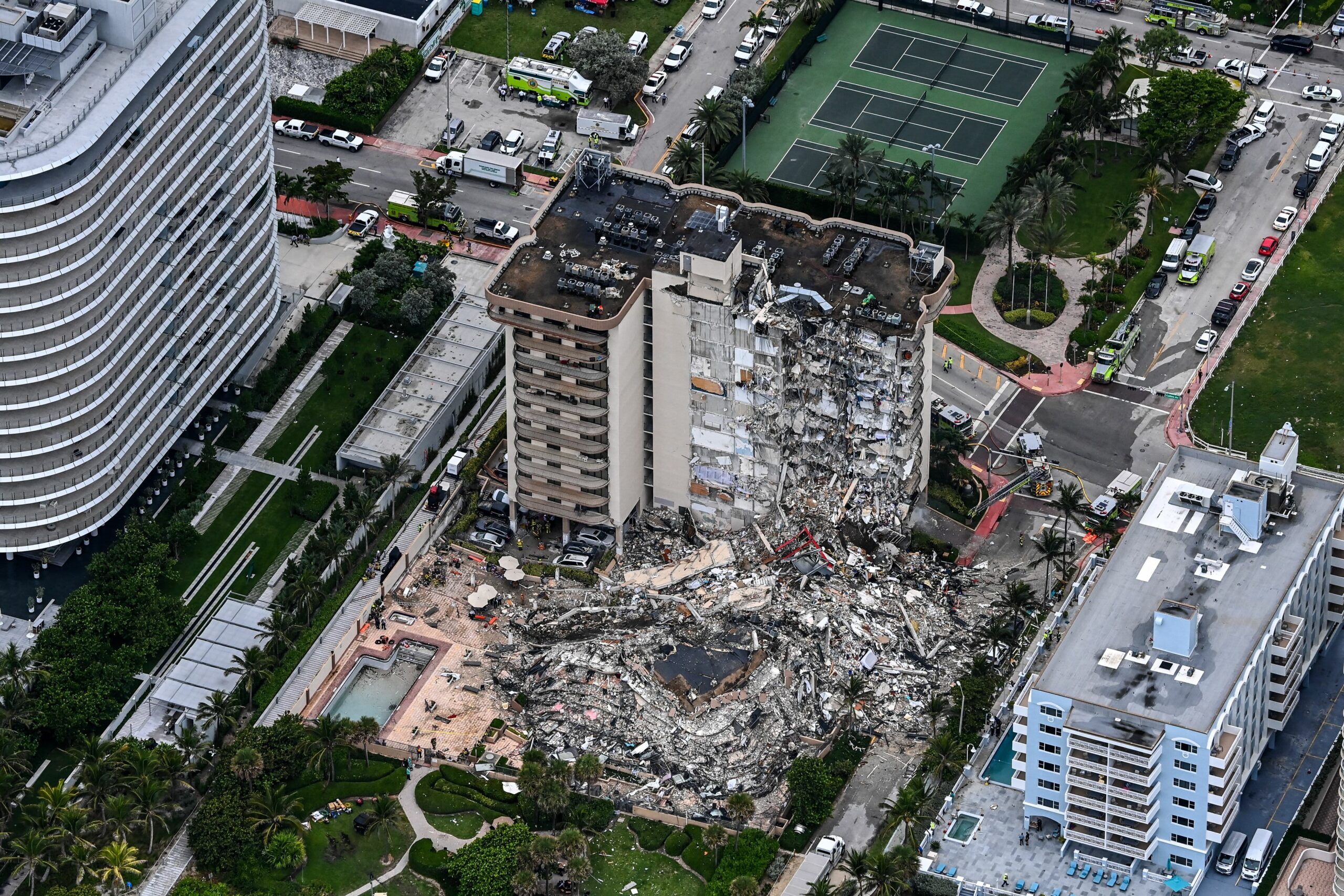 Loss of life toll rises in Florida rental tower collapse