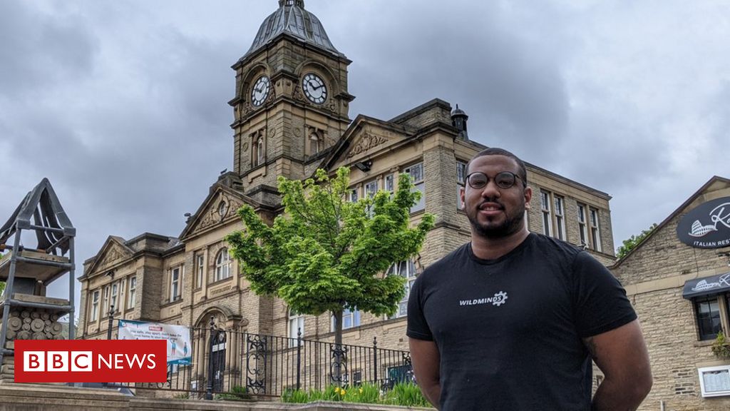 Batley and Spen by-election: Inexperienced Get together choose rugby participant