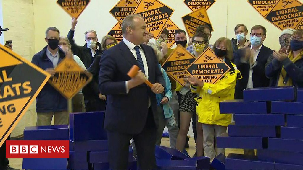 Chesham and Amersham by-election: Ed Davey with Lib Dem supporters