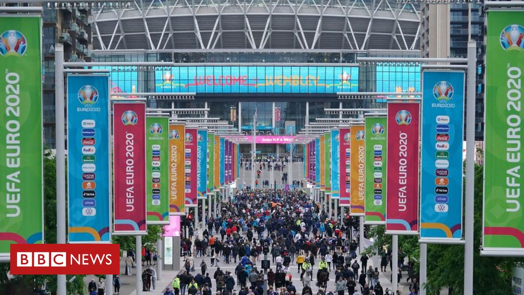 Covid: Minister defends VIP followers travelling to Wembley