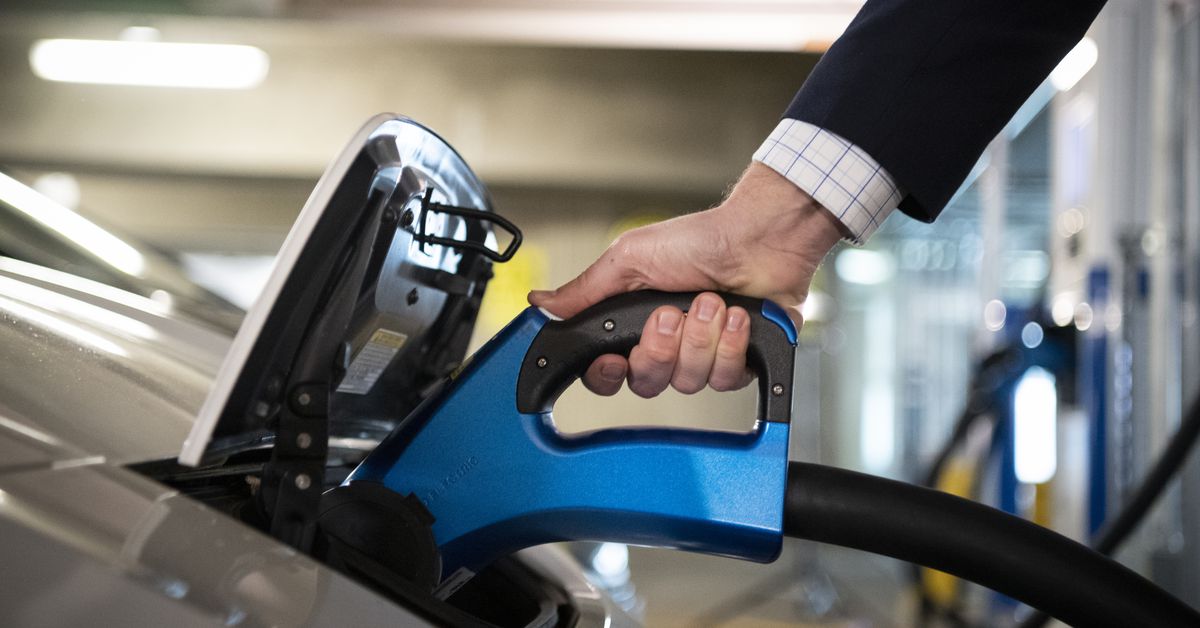 The quickest strategy to get extra individuals to purchase electrical autos: Construct extra charging stations The quickest strategy to get extra individuals to purchase electrical autos: Construct extra charging stations