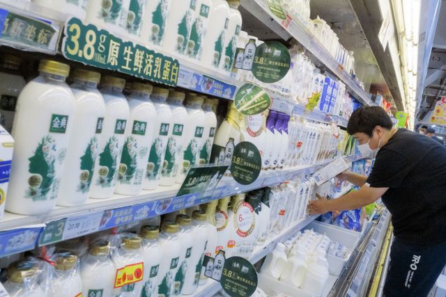ANALYSIS-China seeks to exploit the milk market however does not have sufficient cows