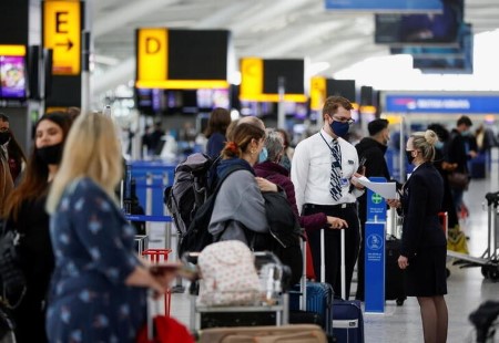 UK and U.S. travellers should be vaccinated to enter France -minister
