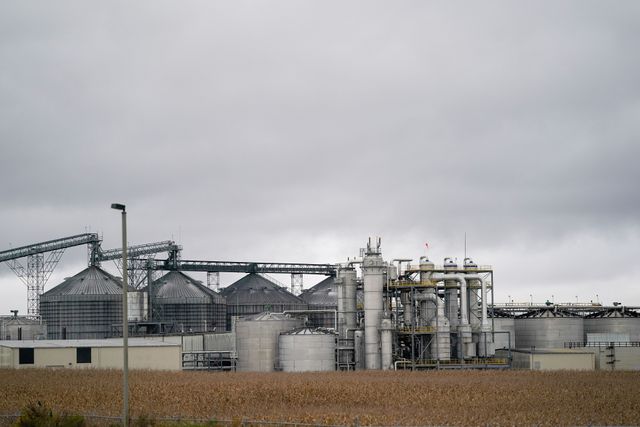 U.S. biofuel teams urge EPA to curb oil refinery waivers regardless of ruling