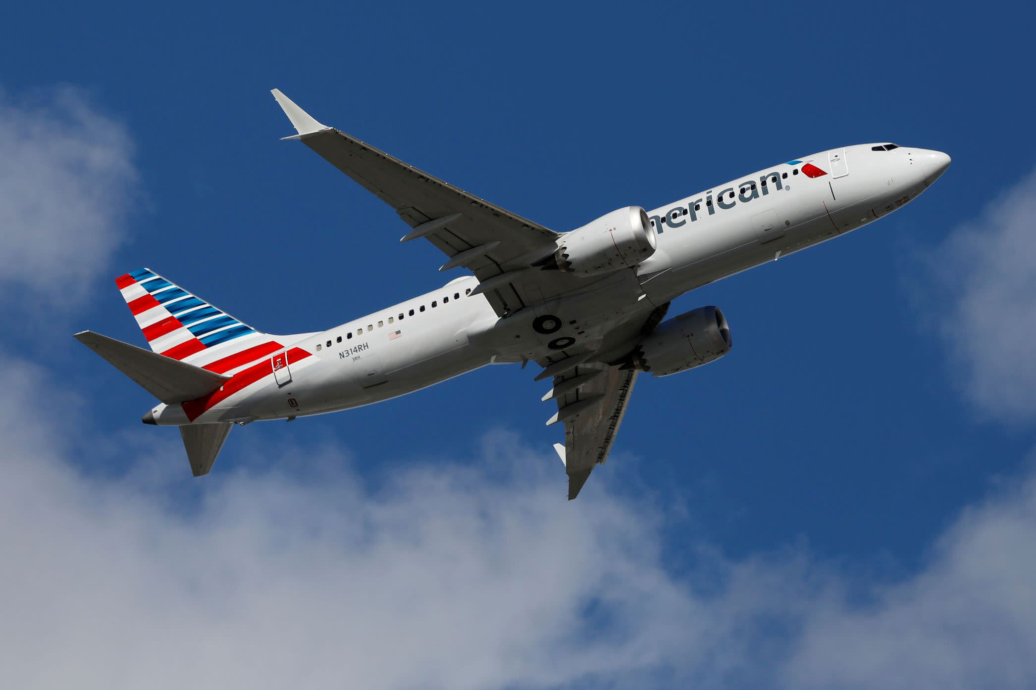 American Airways shares rise on service’s higher second-quarter forecast
