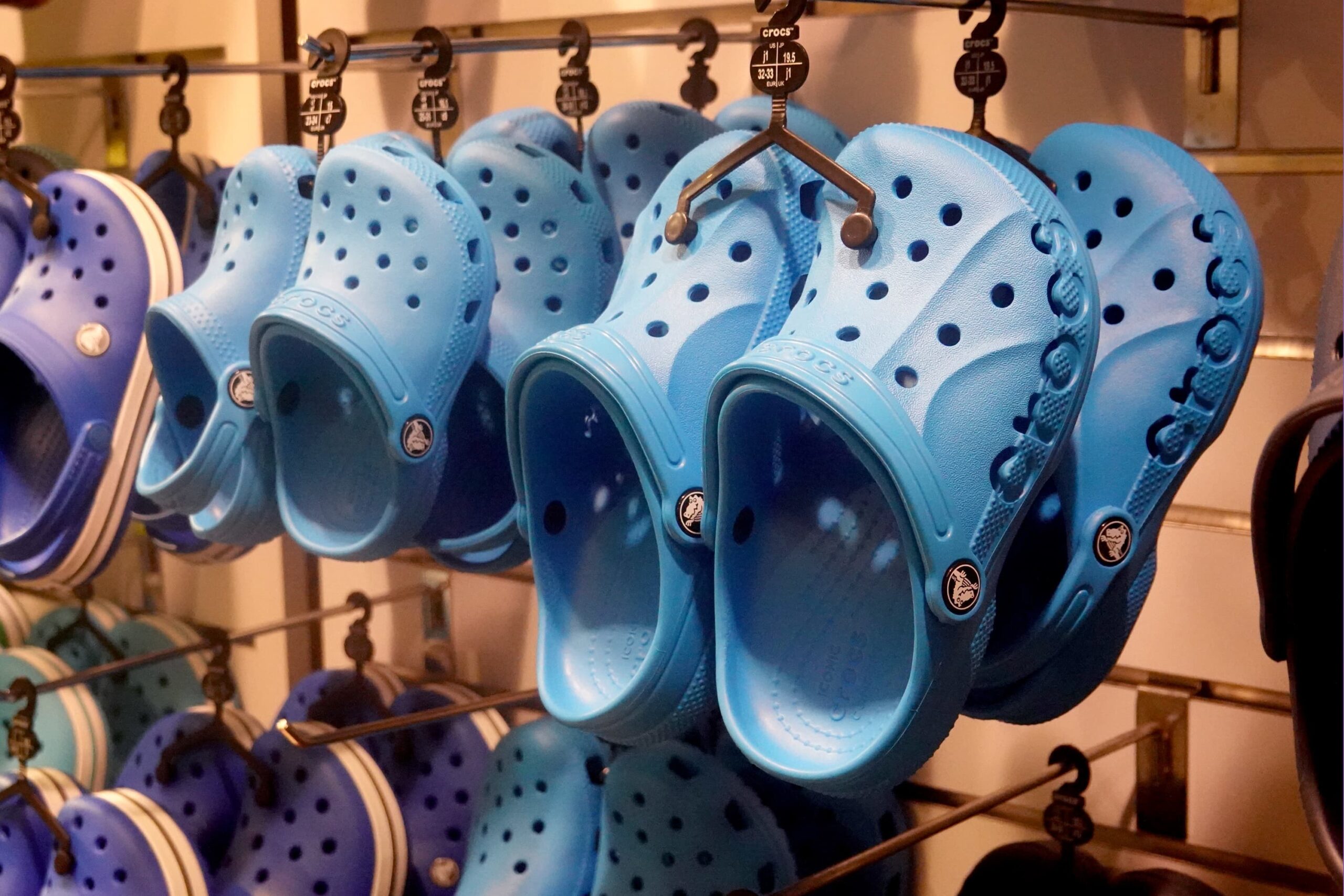Crocs rallies 260% in a 12 months, why it has extra upside