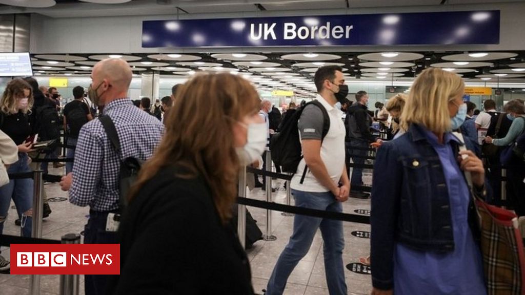 Covid: Travellers returning to England warned of longer airport queues